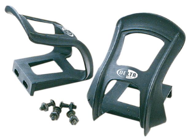 Delta cleat clearance toe cage